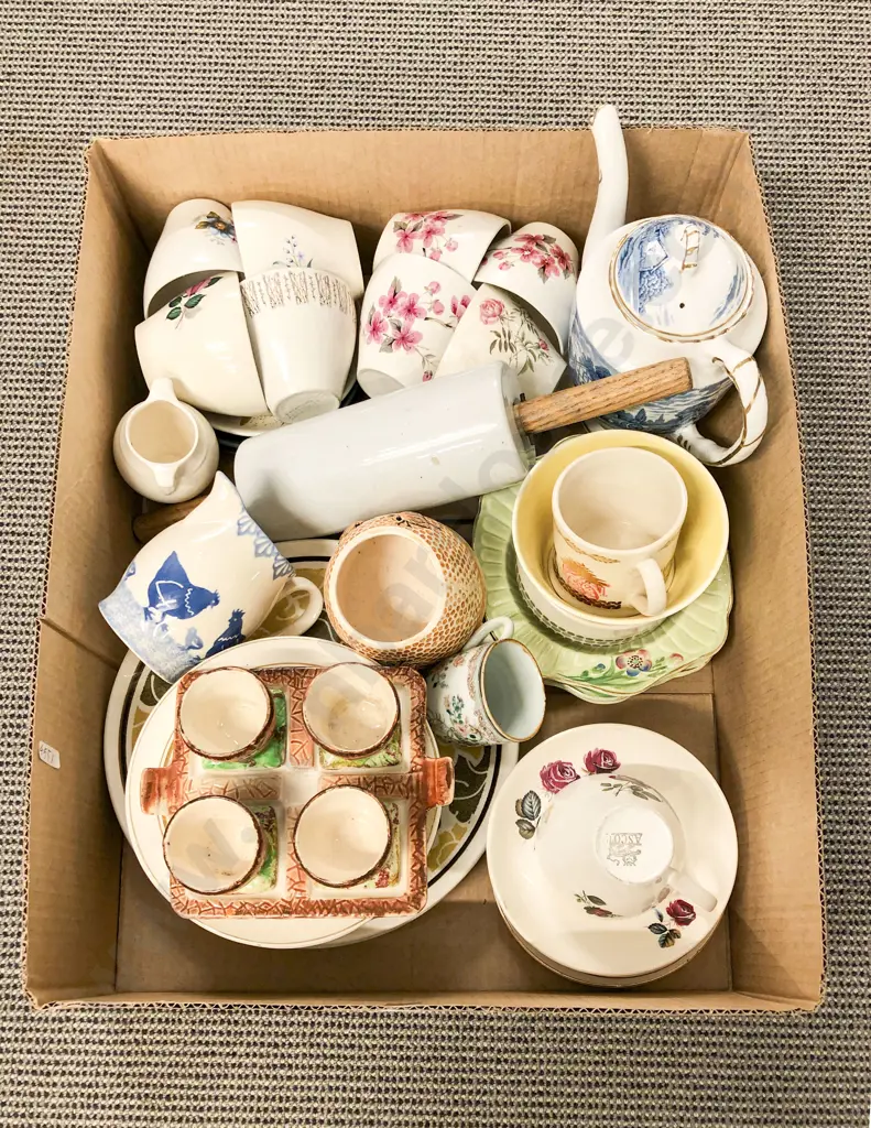 Quantity of Assorted Fancy China Image 1++
