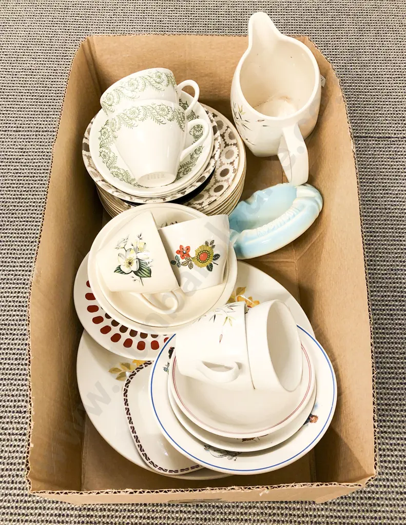 Quantity of Assorted China incl Crown Lynn Image 1++