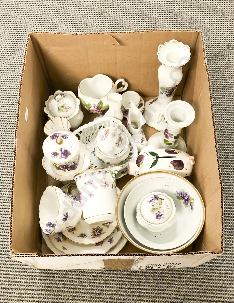 Small Quantity of Assorted Fancy China Image 1++