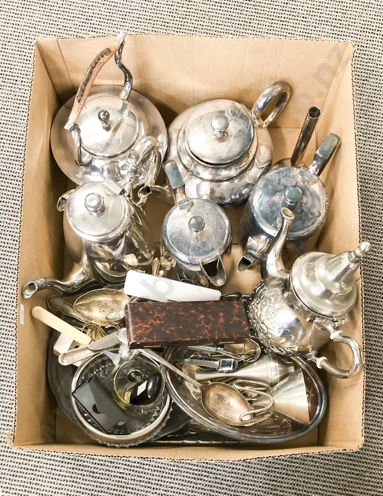 Quantity of Assorted Silverplate & Cutlery etc Image 1++