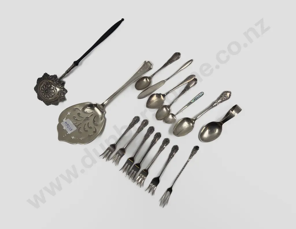 Quantity of Assorted S/S & S/P Cutlery etc Image 1++