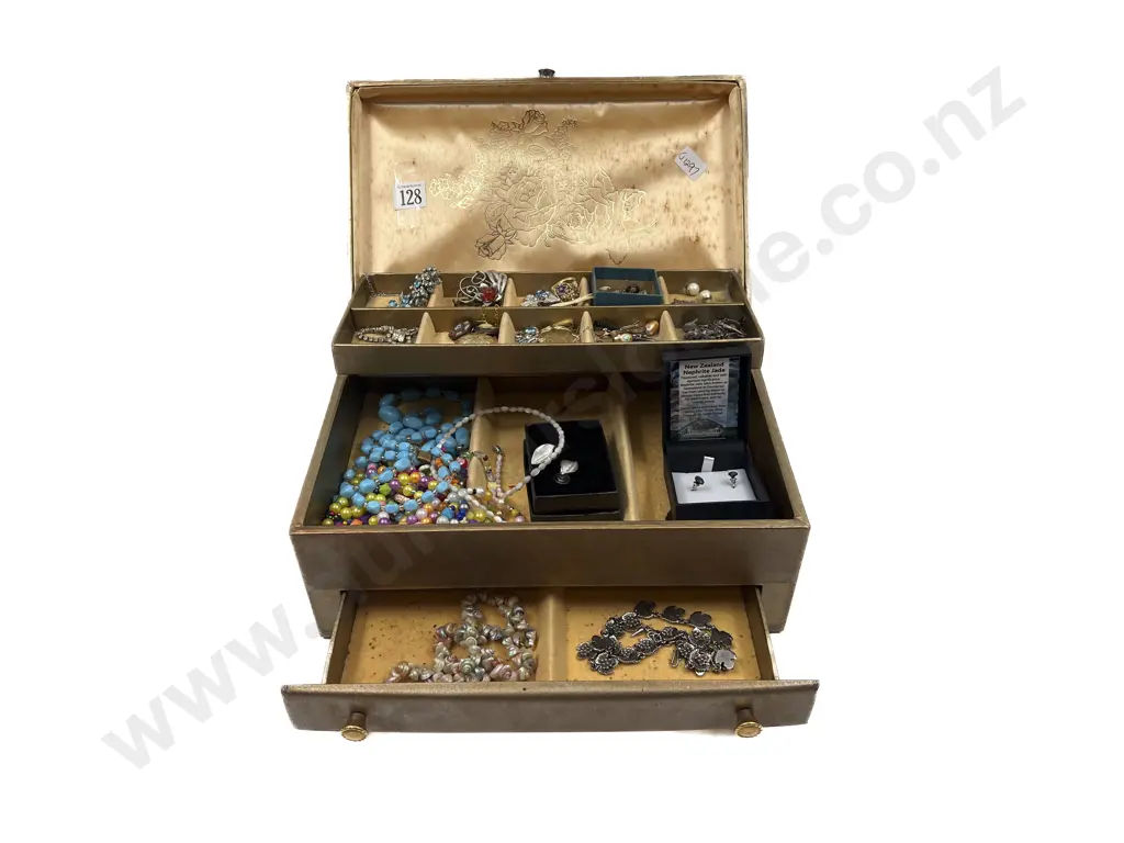 Quantity of Assorted Costume Jewellery in Jewellery Box Image 1++
