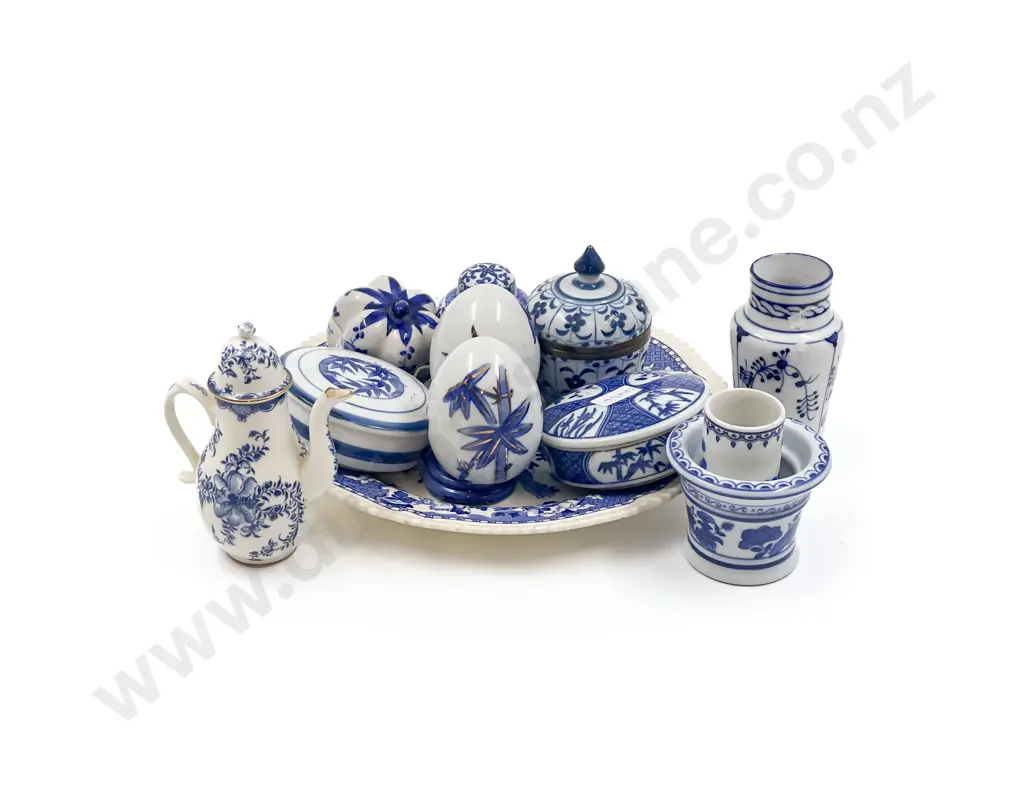 Quantity of Assorted Blue & White China Image 1++