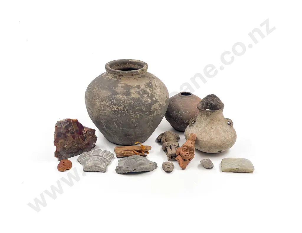 Small Quantity of Antique and Pre-Columbian Pottery Image 1++