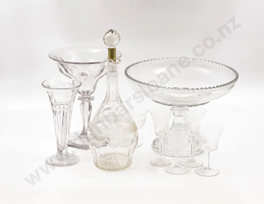 Small Quantity of Assorted Glassware incl Comport Image 1++