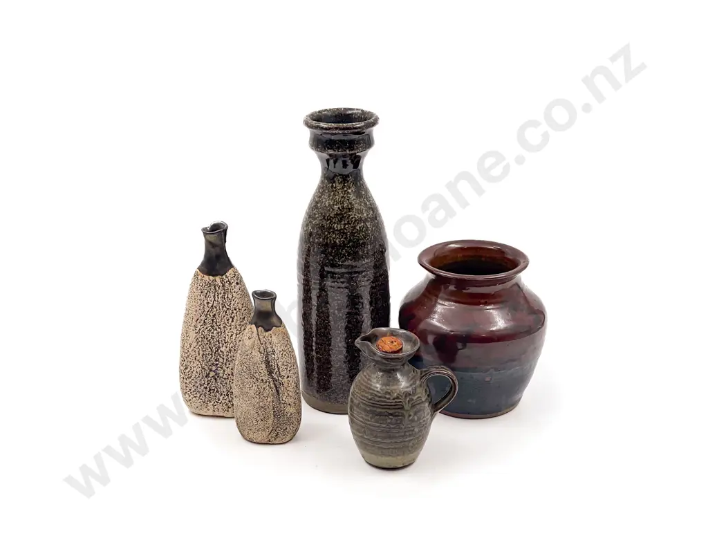 Small Quantity of Assorted Pottery Image 1++
