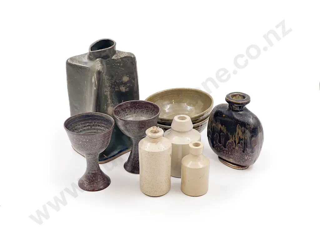 Quantity of Assorted Pottery Image 1++