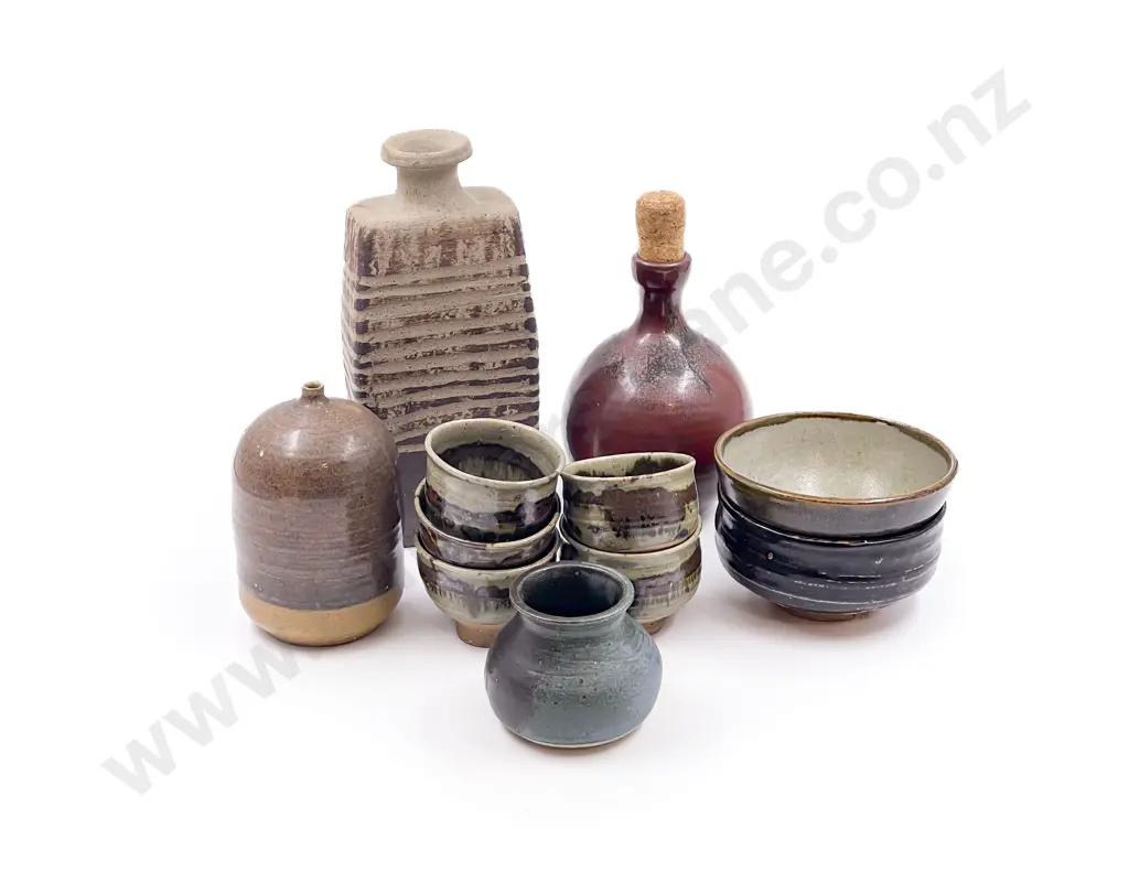 Quantity of Assorted Pottery Image 1++