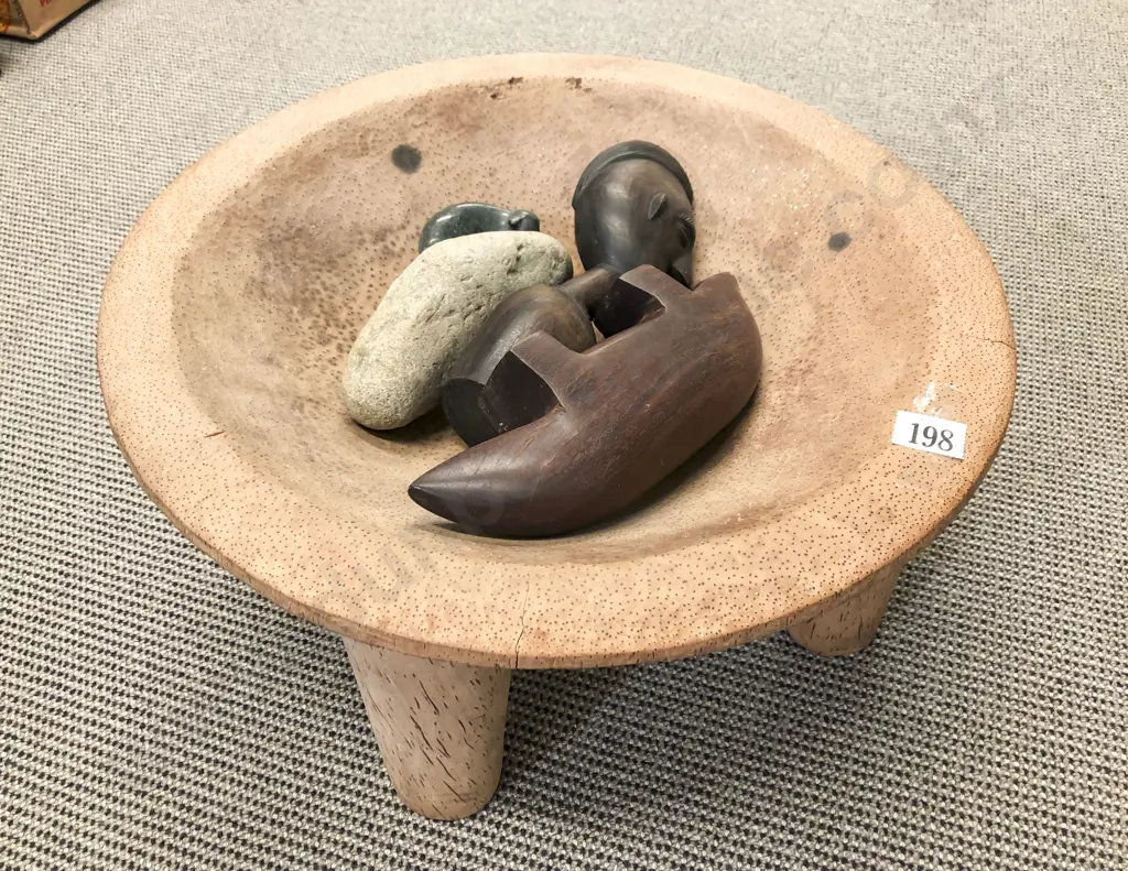 Kava Bowl together with Assorted Ornaments Image 1++