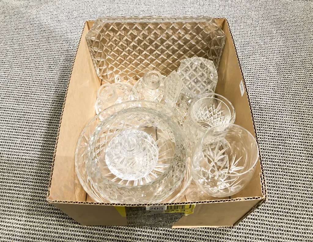 Box of Assorted Crystal & Glassware Image 1++