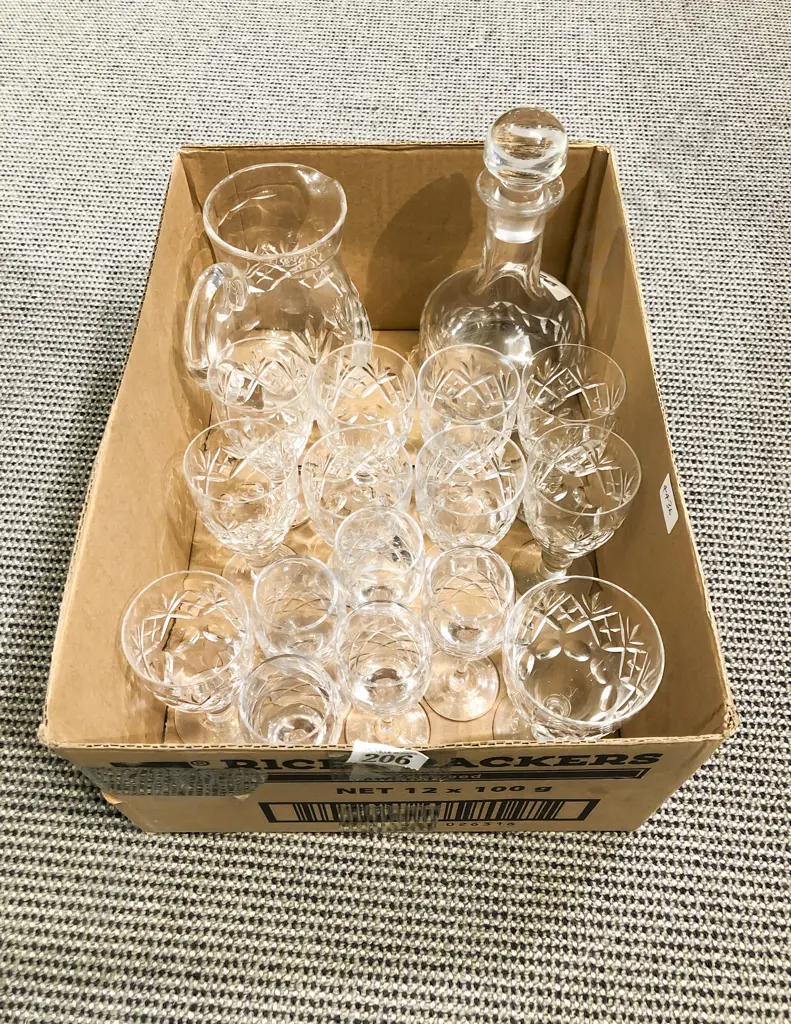 Box of Assorted Crystal & Glassware Image 1++