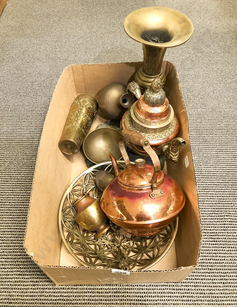 Box of Assorted Decorative Metalware Image 1++