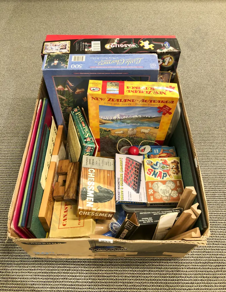 Box of Assorted Vintage Puzzles & Games Image 1++