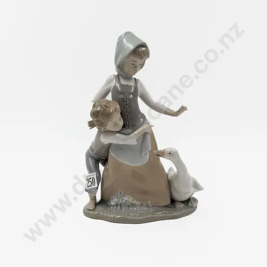 Lladro Figure Group