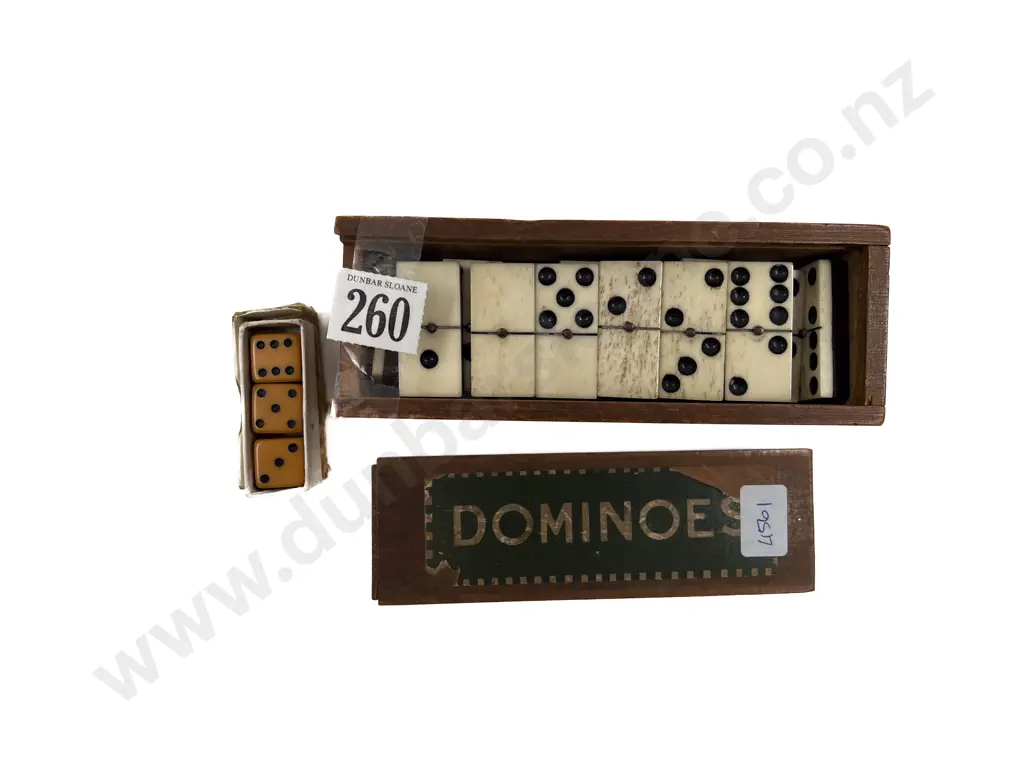 Vintage Dominos Set in Case together with Dice Image 1++
