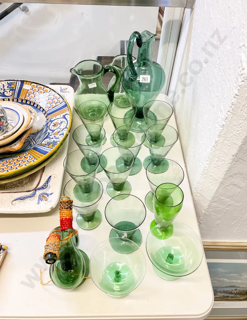 Quantity of Assorted Green Glassware Image 1++