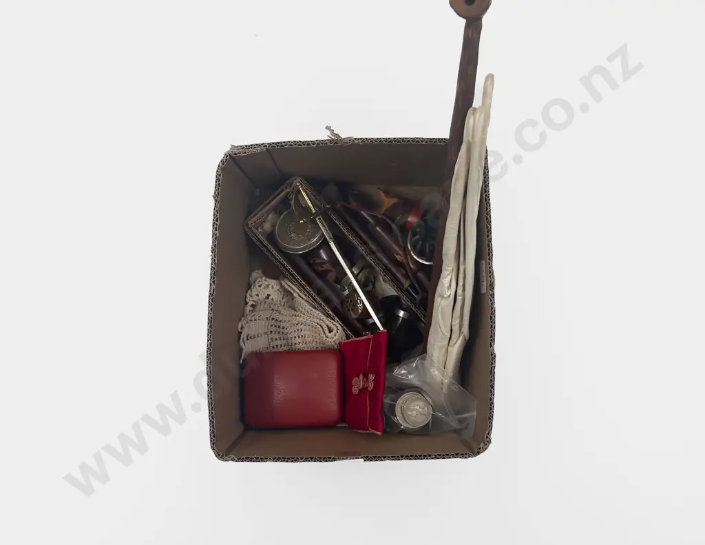 Box of Assorted Vintage incl Smoking Pipes Image 1++