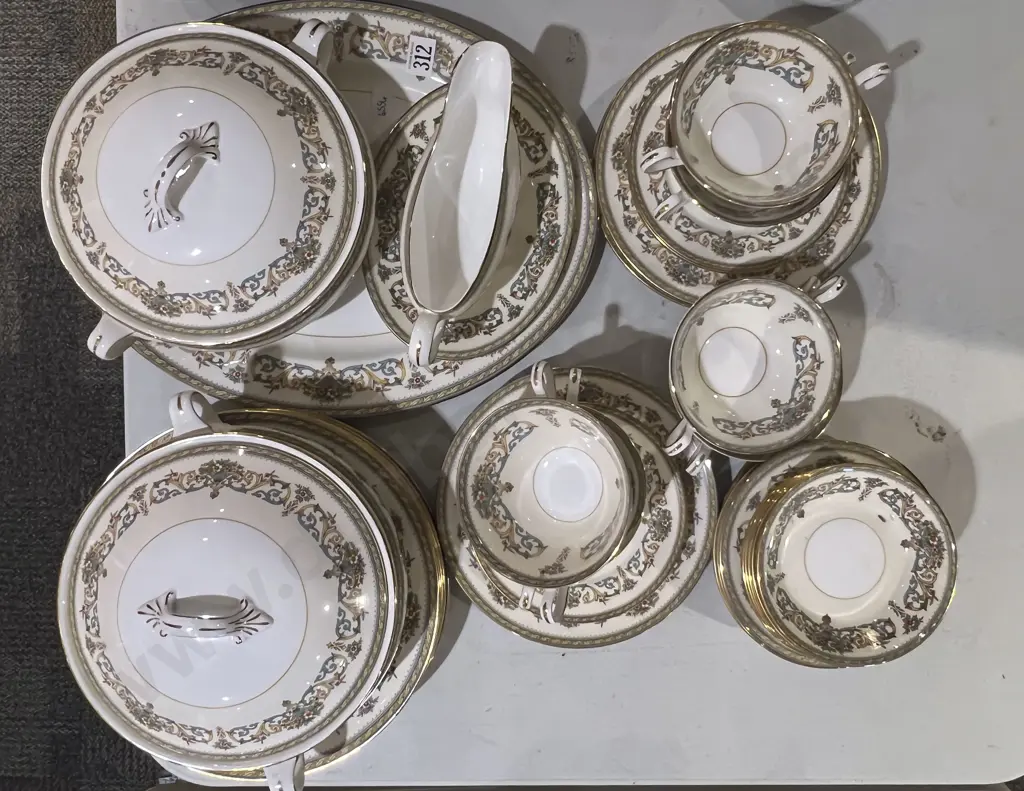 Aynsley "Henley" Pattern Part Dinner Set Image 1++