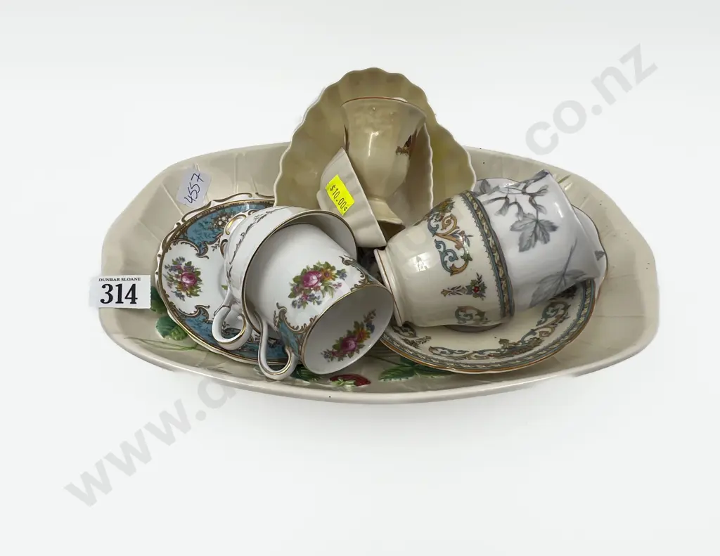 Small Quantity of Assorted Fancy China on Beswick Dish Image 1++