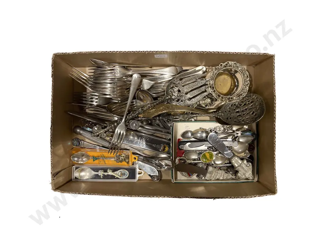 Box of Assorted Cutlery etc Image 1++