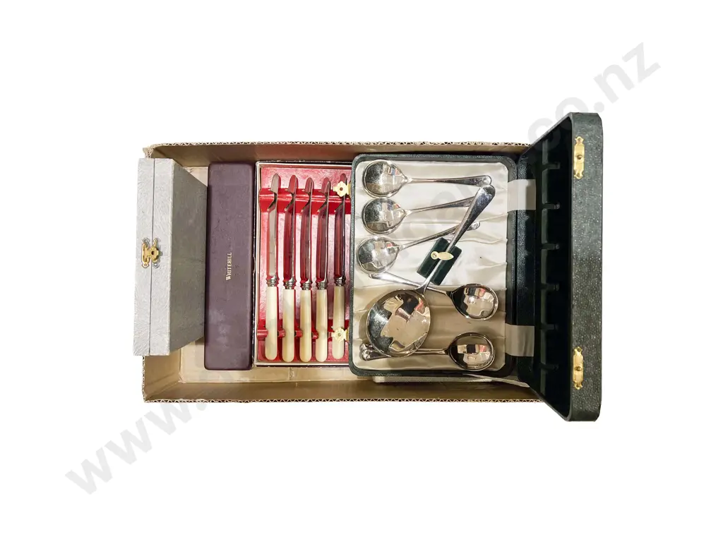 Quantity of Assorted Boxed Cutlery Image 1++