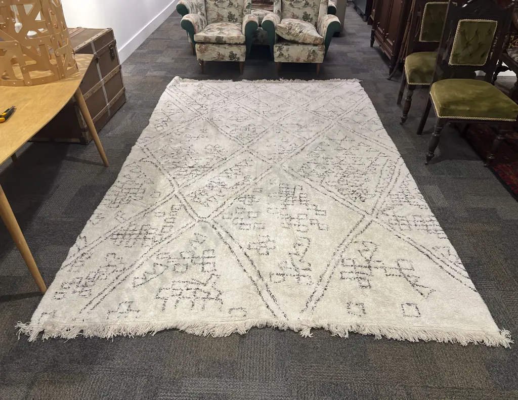 Modern Wool Pile Rug Image 1++