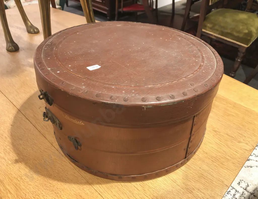 Vintage Leather Circular Hat Box Image 1++