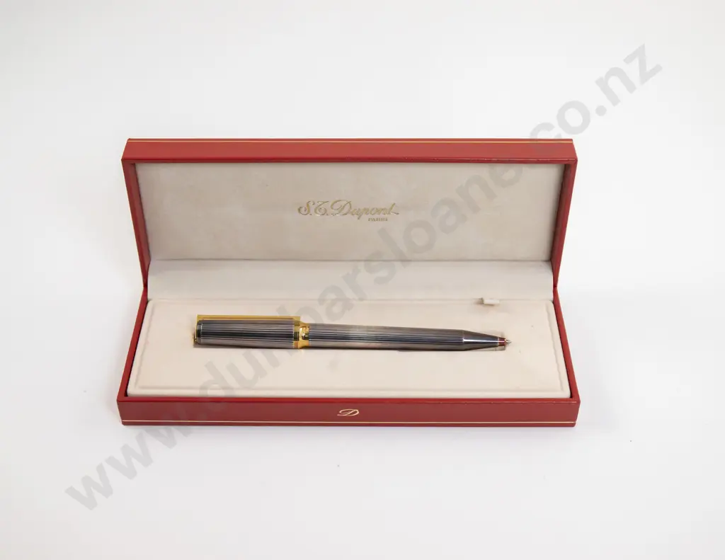 S T Dupont Paris Stylo Plume and Bille Montparnasse Fountain Pen and Ballpoint Pair Image 1++