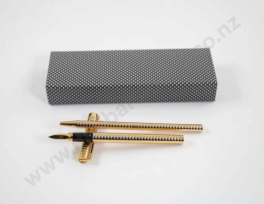 S T Dupont Paris Ladies Classic Gold Plated Fountain Pen and Ballpoint Pair Image 1++