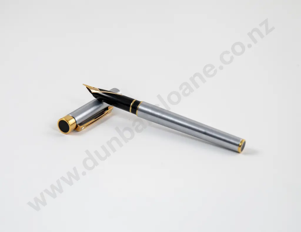 Sheaffer Targa Brushed Chrome Cased Fountain Pen Image 1++