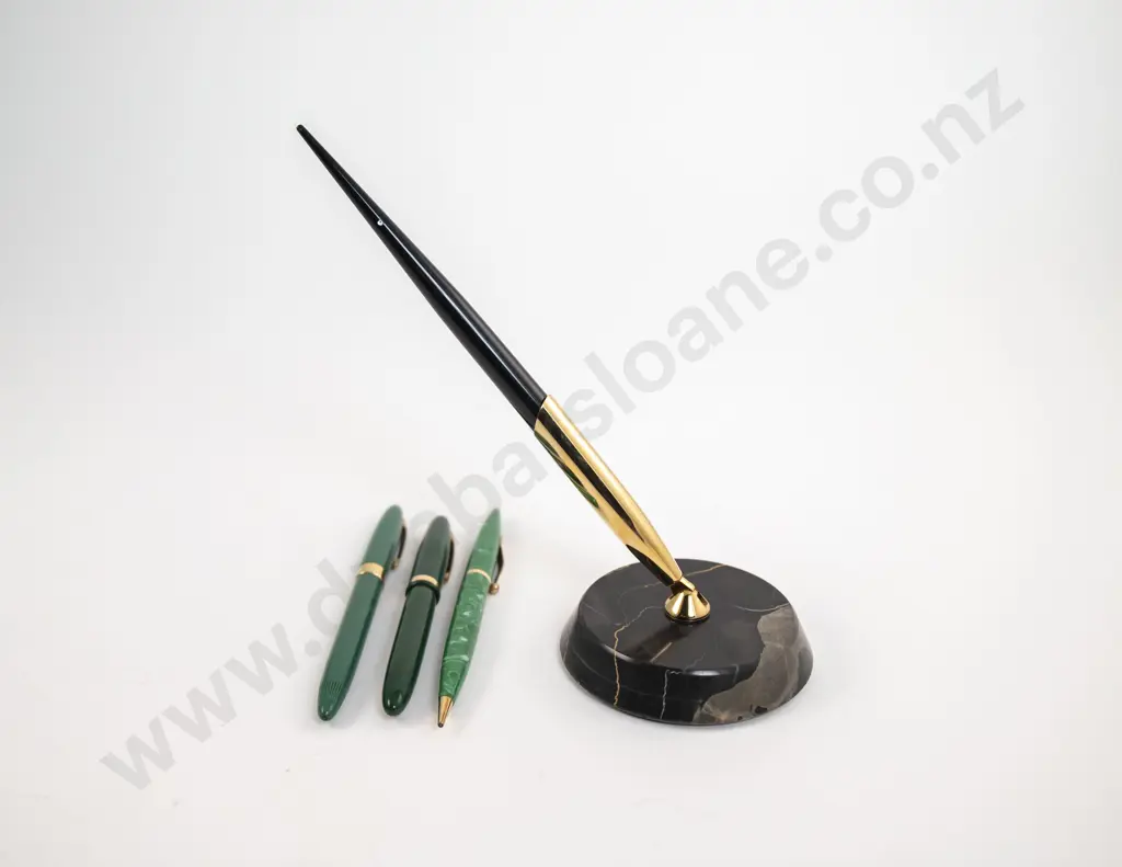 Two Sheaffer Fountain Pens Image 1++
