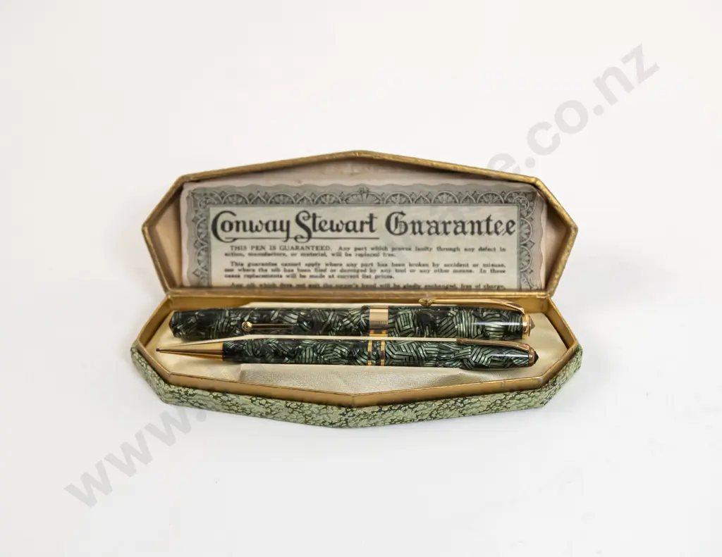 Vintage Conway Stewart No60 Fountain Pen and Pencil Set Image 1++