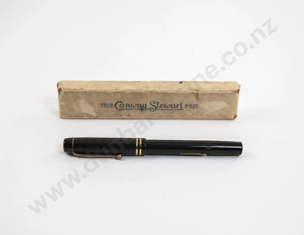 Vintage Conway Stewart Fountain Pen Image 1++