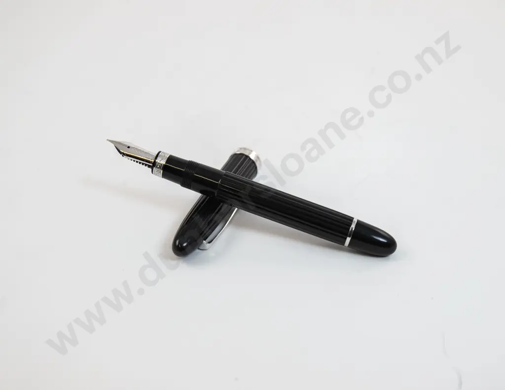 C2003 Italian Omas Fountain Pen Image 1++