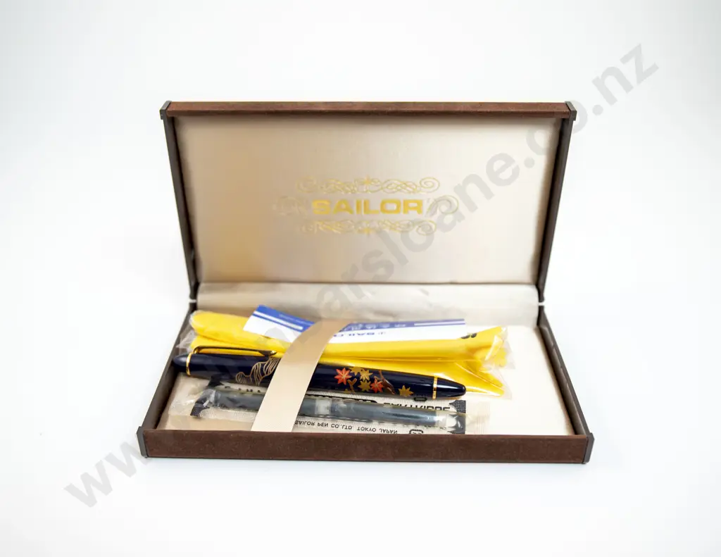 Sailor #1911 Momiji Resin & Maki-e Fountain Pen Image 1++