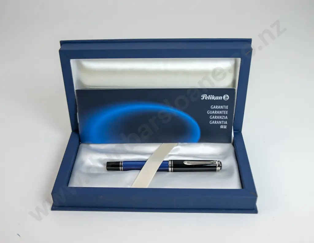 Pelikan Germany Souveran 400 Striated Blue and Black Fountain Pen Image 1++