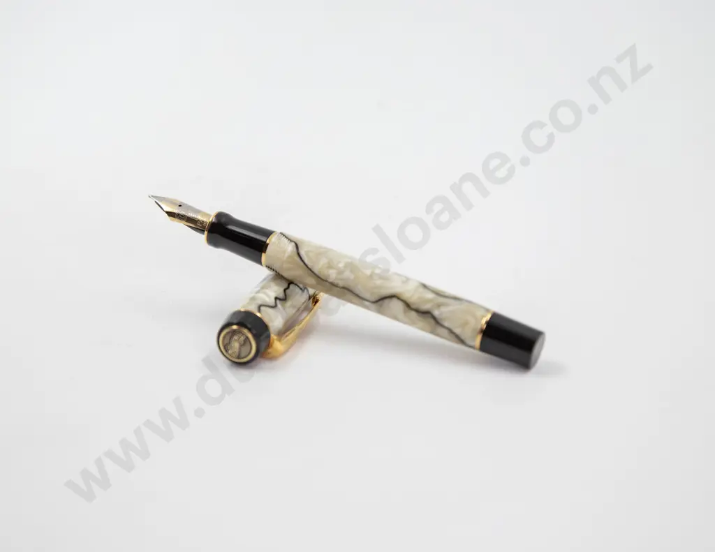Parker Duofold Pearl and Black Centennial Ltd Ed Fountain Pen Image 1++
