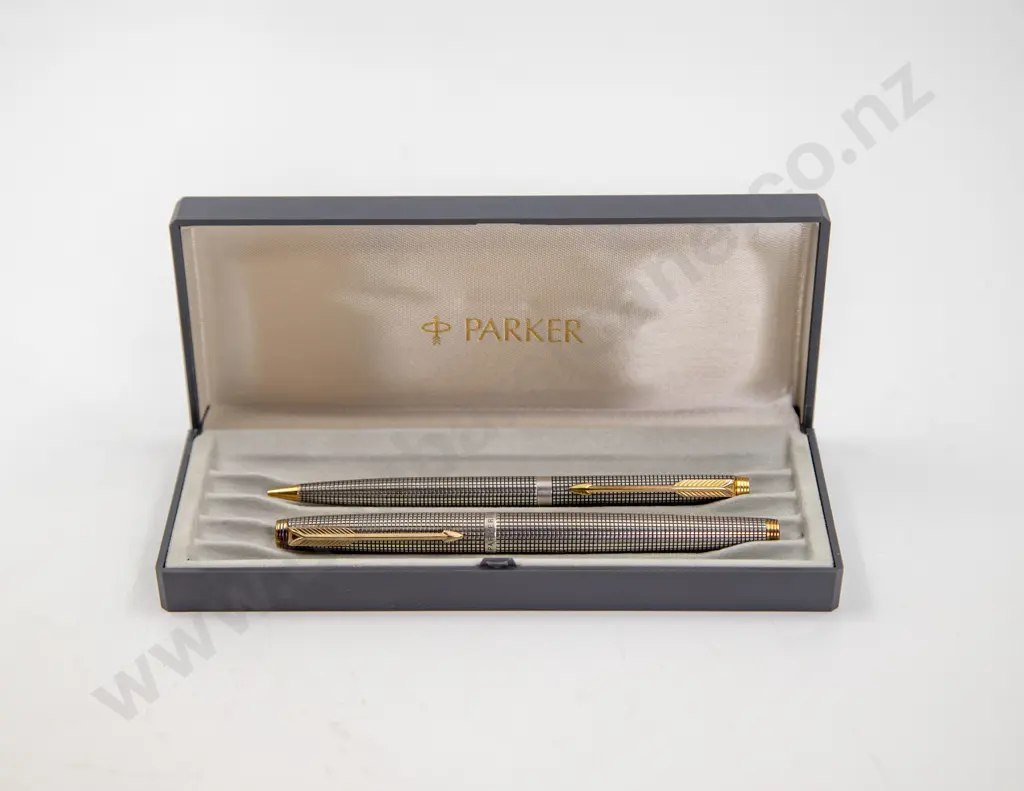Parker 75 USA Sterling Silver Vermeil Fountain Pen Image 1++