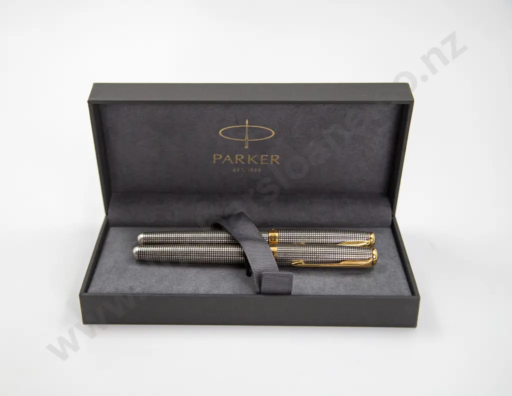 Parker Sonnet France Sterling Silver Cisele Fountain Pen and Rollerball Pen Image 1++