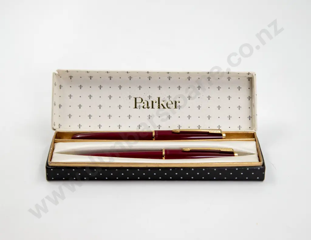 Parker Small Size USA Fountain Pen Image 1++