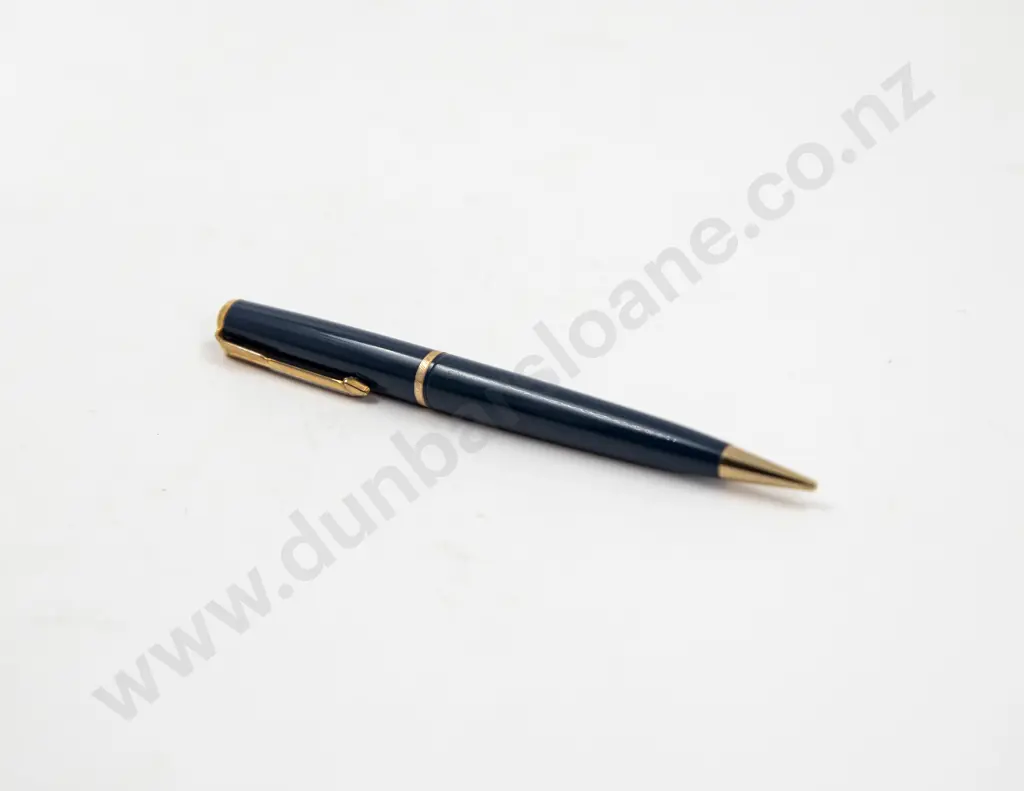 Two Vintage Parker Fountain Pens and Pencil Image 1++