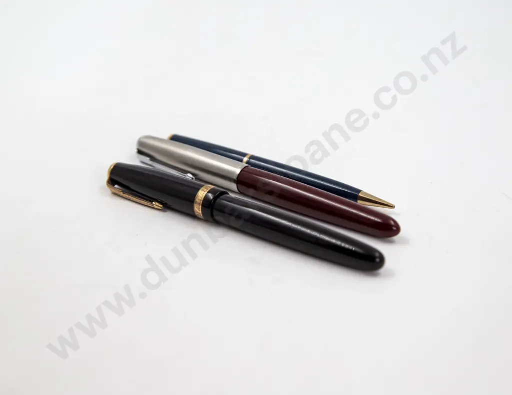 Two Vintage Parker Fountain Pens and Pencil Image 1++