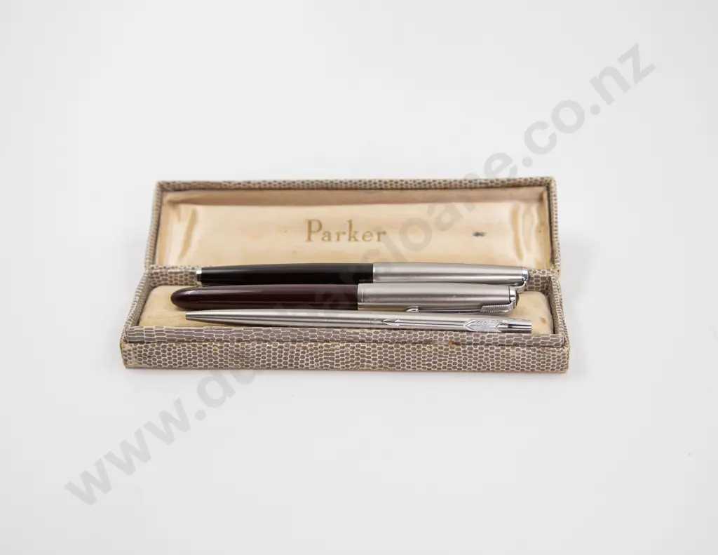 Vintage Parker 51 Fountain Pen in Burgundy Image 1++