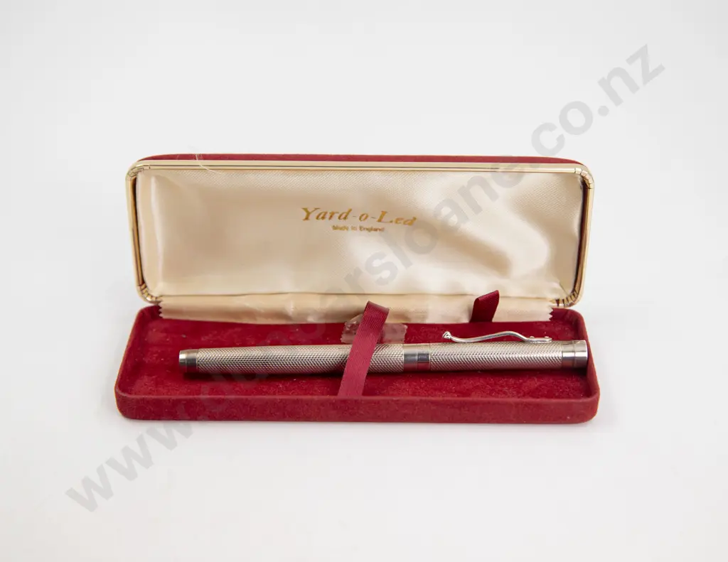 Yard-o-Led England S/S Fountain Pen Image 1++