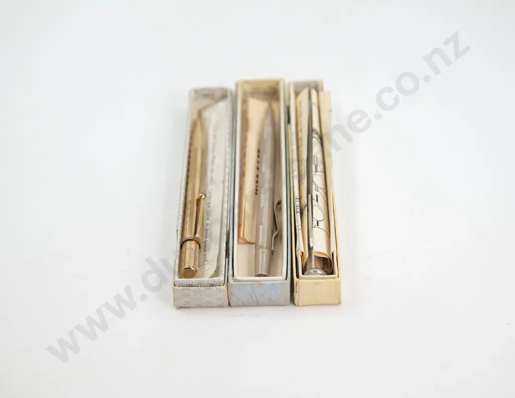 Yard-o-Led and Life-Long England Platinine and Two Rolled Gold Pencils Image 1++