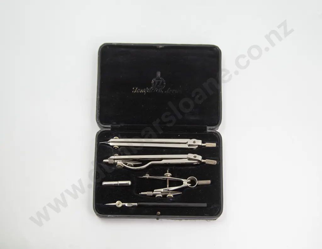 Cased Four Piece Chrome Plated Drawing Instrument Set Image 1++