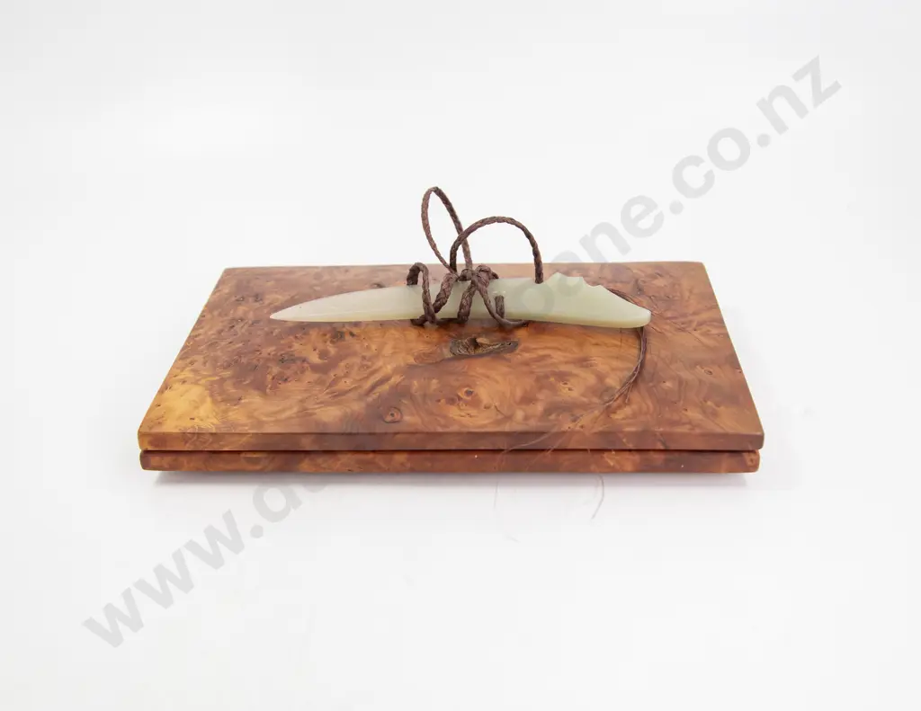 Modern Design Master Carved Jade Knife in Burr Kauri Display Box Image 1++