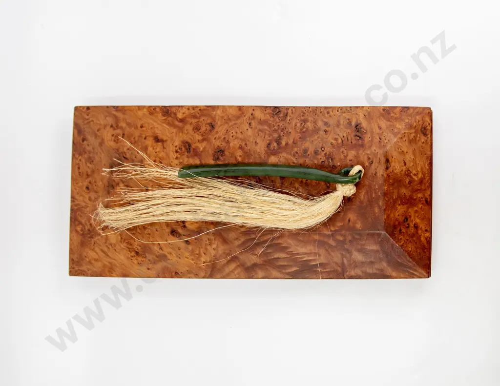 Modern Design Master Carved Kawakawa Greenstone Frond in Burr Kauri Display Box Image 1++