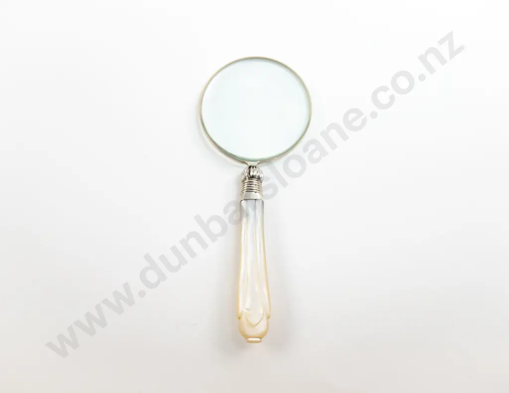 MOP Handled Desk Magnifying Glass Image 1++