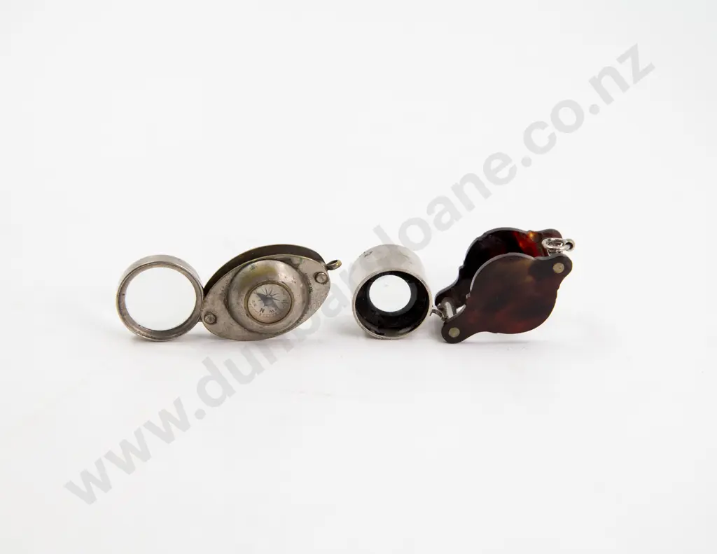 C1920 Pocket Magnifying Glass Loop with Compass Image 1++
